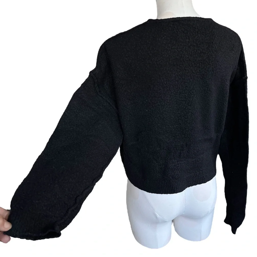 Free people black v neck sweater cropped XSmall